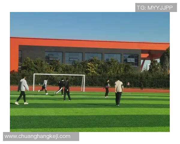 我的足球明星朋友带我走进绿茵场的精彩世界与梦想追逐之旅 我的足球明星朋友带我走进绿茵场的精彩世界与梦想追逐之旅