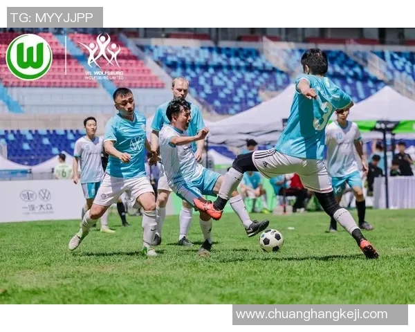 球迷激情四溢为足球明星献唱展现热爱与支持的动人瞬间 球迷激情四溢为足球明星献唱展现热爱与支持的动人瞬间